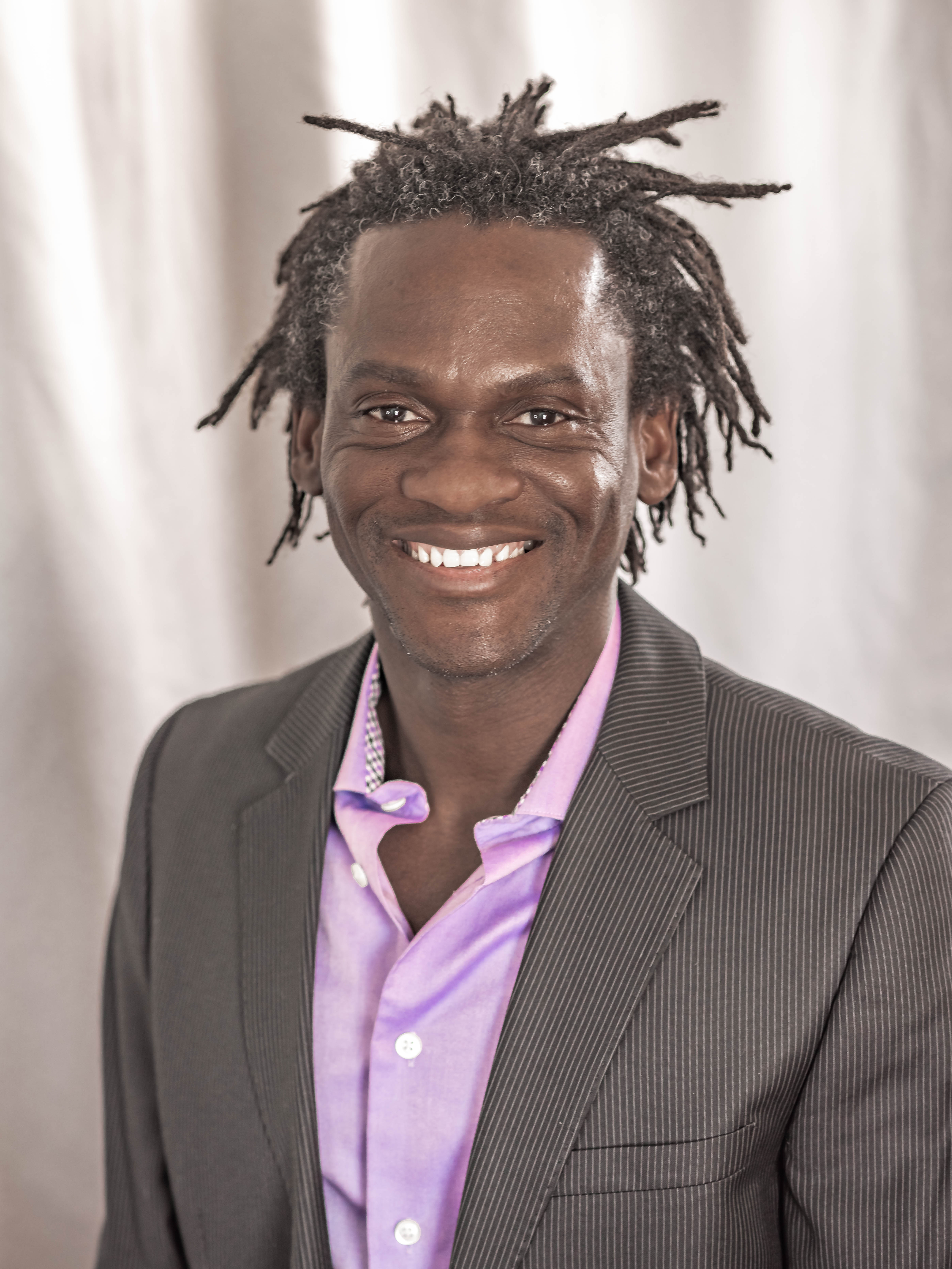 Michel-Ange Nicolas - Expert en Psycholinguistique et Stratège DISC