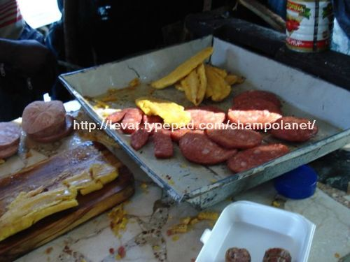desayuno pila de fritos con salami de procedencia sospechosa