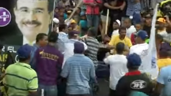 Peledeistas se entran a banderazos en acto de proclamación