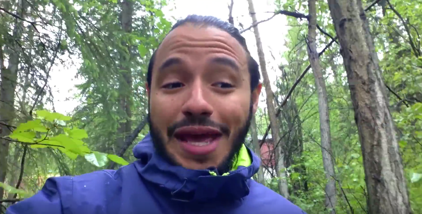 ¿Qué c#$& hace este dominicano en Alaska?