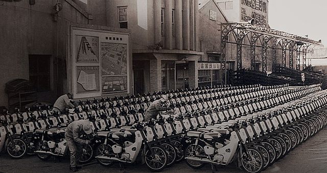 Se funda Kyungsung Precision Industry, el origen de Kia.