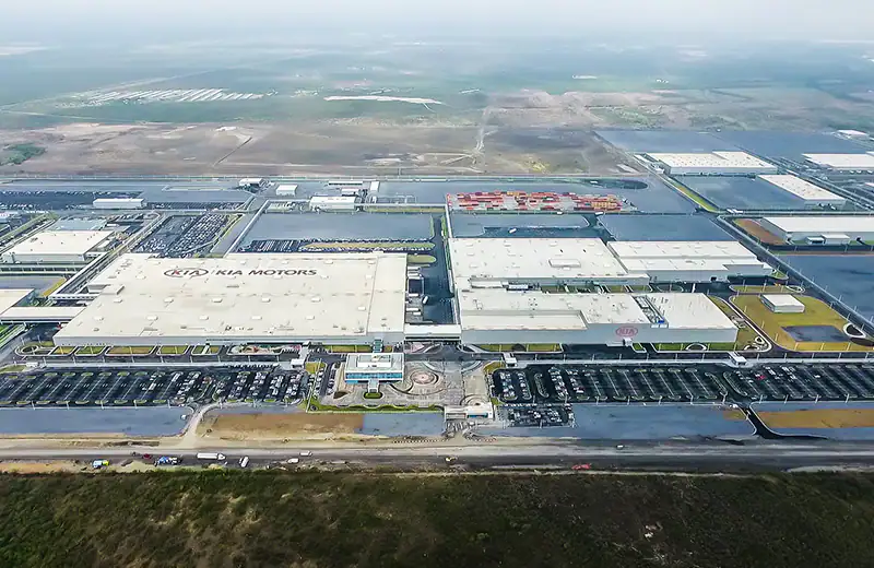 Kia abre oficialmente la planta de producción en México.