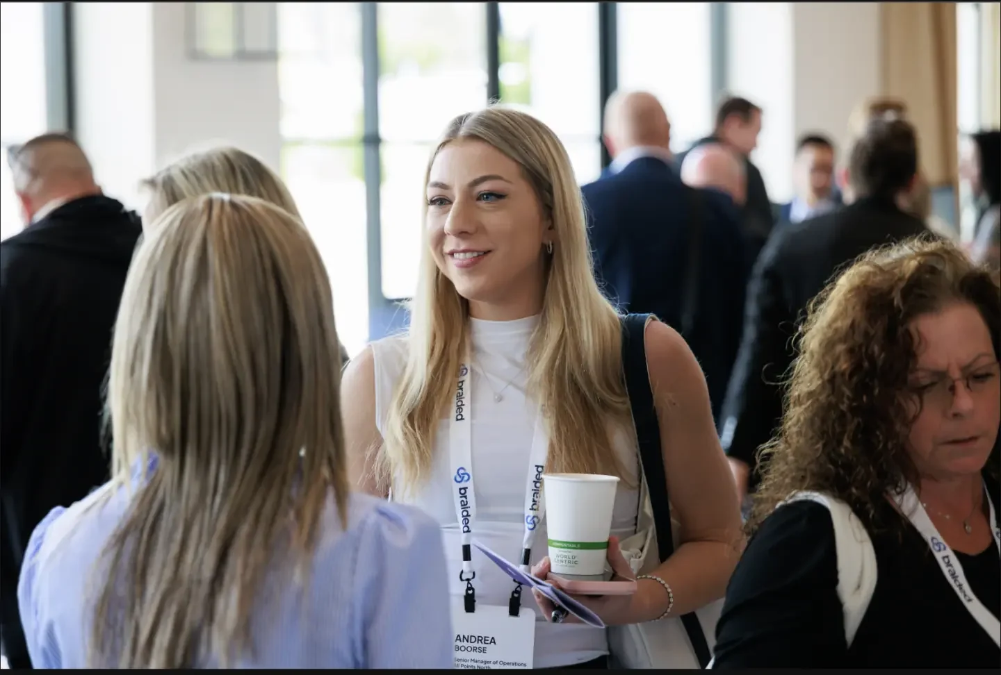 attendees-networking.webp