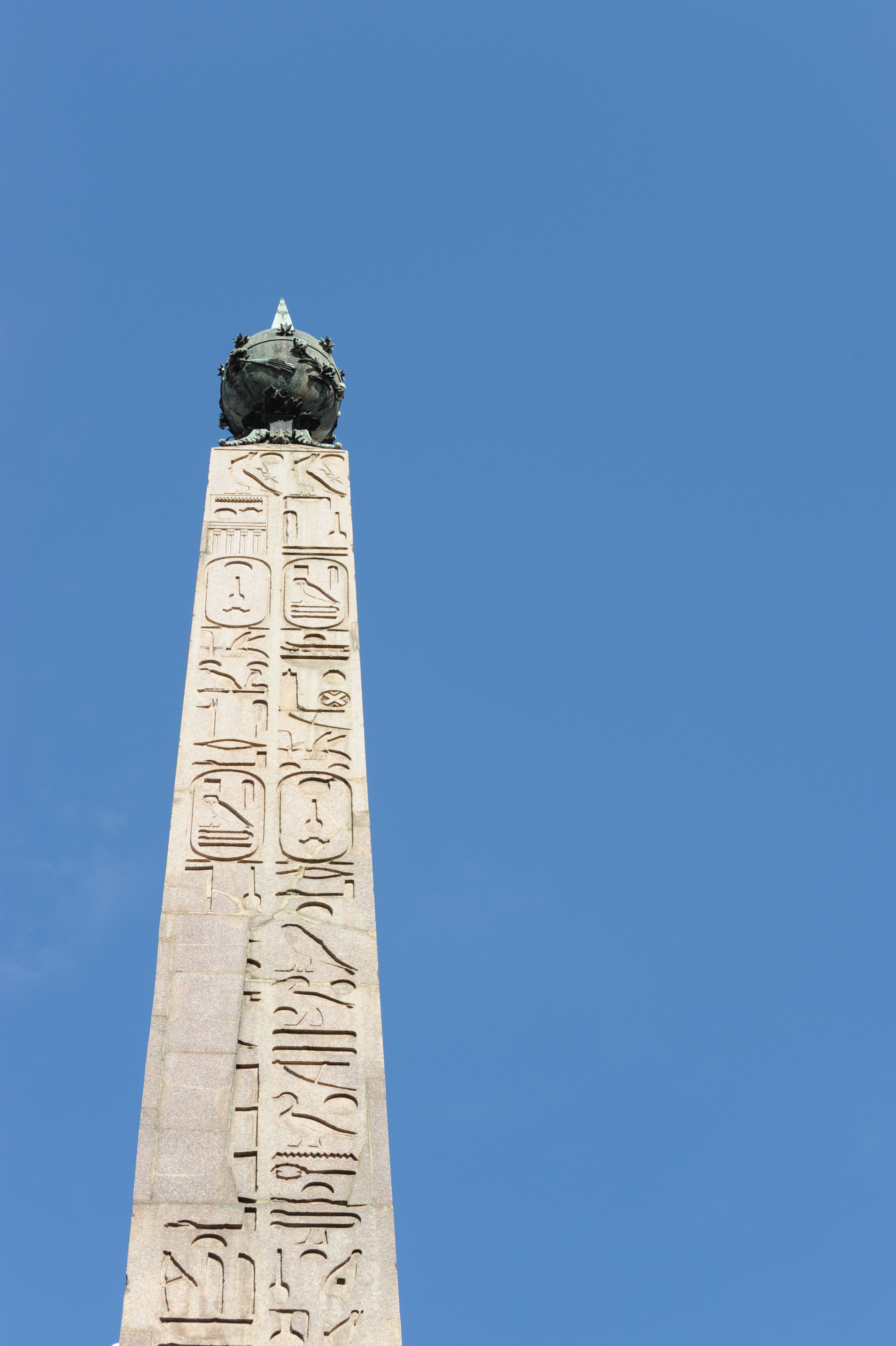 DSC_3214 Skyward; sundial, obelisk; built in Egypt in Sixth Century B.C
