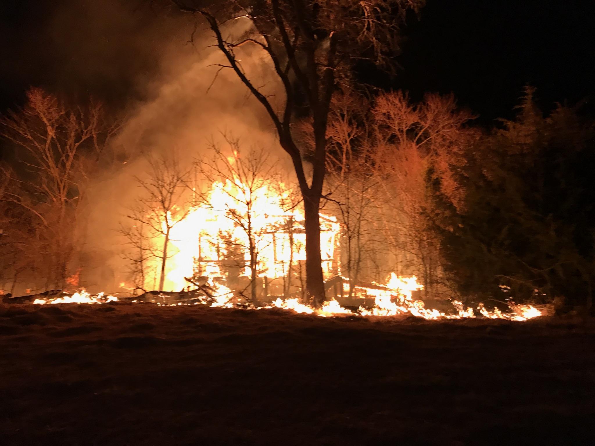 Fire destroys abandoned house in Chillicothe | KMZU The Farm 100.7 FM