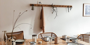 Die Fassade eines Reihenhauses in Blau-Grün - Kolorat