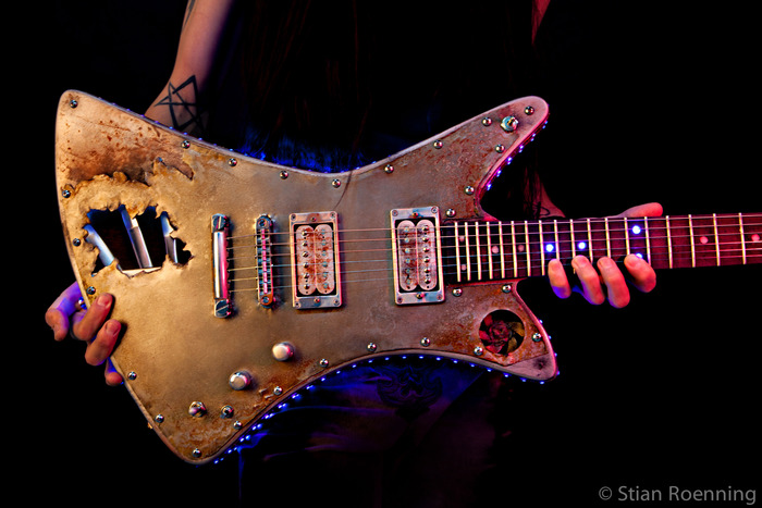 Notice the Fretboard LED lights!