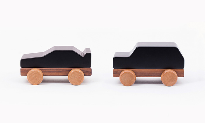 Style 1, includes two bodies and one base, with dustless chalk and eraser kit included