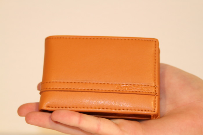 The soft genuine leather feels great in your hand