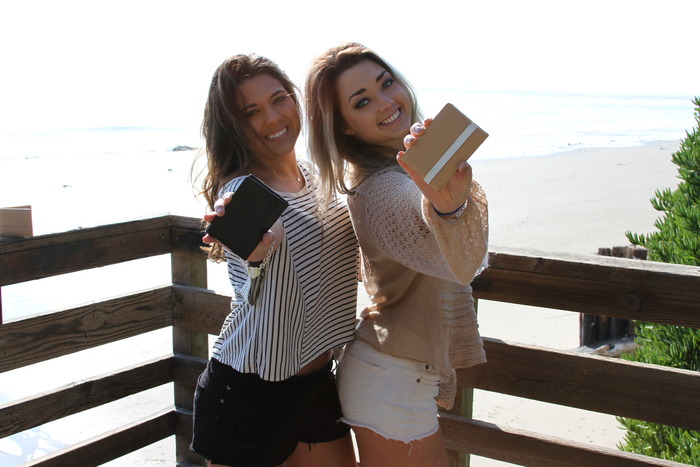 Let your wallet match your outfit!