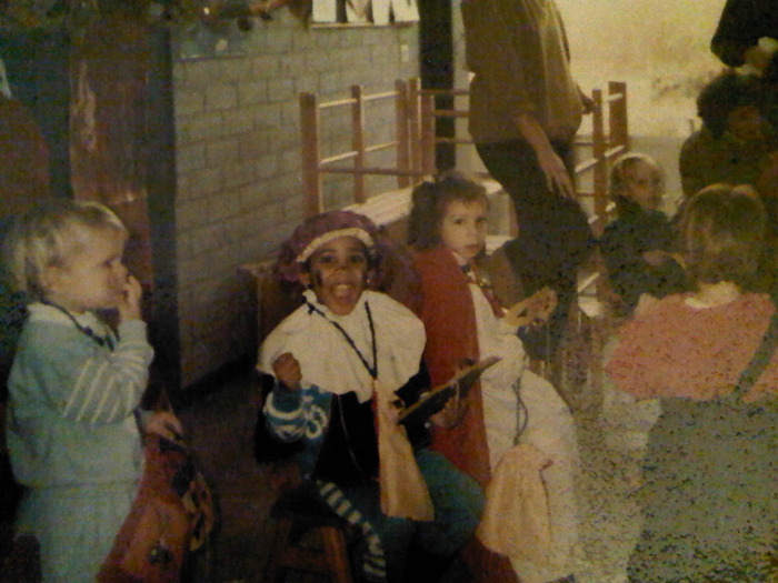 Daphne Kolader dressed as Zwarte Piet and classmates.