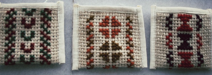 Kickstarter Limited Edition: Jute coin purses with woolen cross-stitch