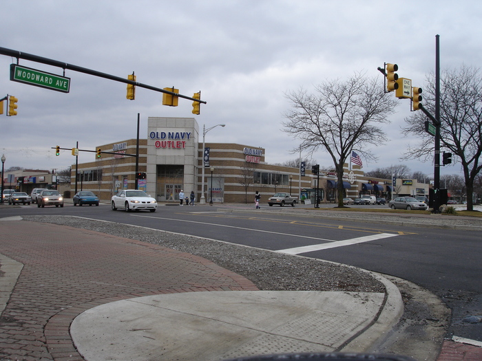 Exterior of the vacant Old Navy Outlet building