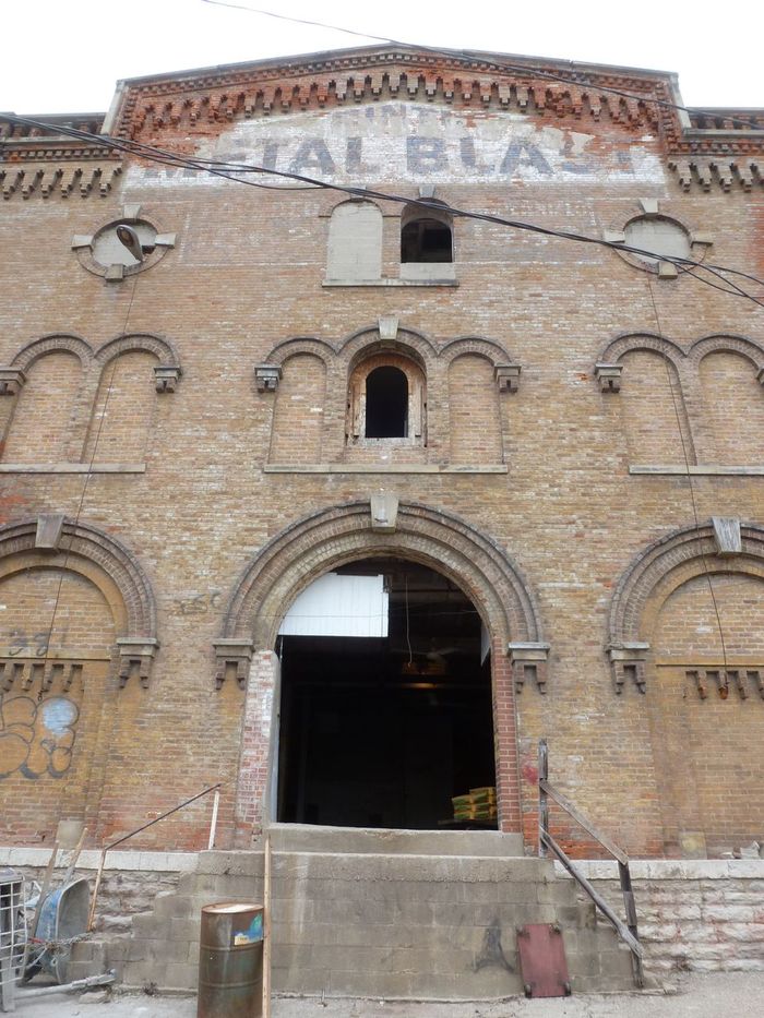 Current entry and facade.