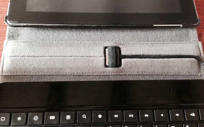 Updated version of WriteCase with shorter cable and middle area in fabric (September 2013)