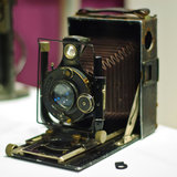 Old_camera_by_phuzznut.medium