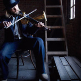 Tyson%20playing%20stroh%20violin.medium