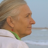 Janet%20on%20beach.medium