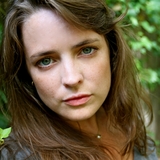 Headhshot_-_laurie.medium