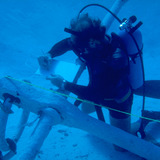 Lee%20spence%20underwater%20with%20anchor%20off%20bimini.medium