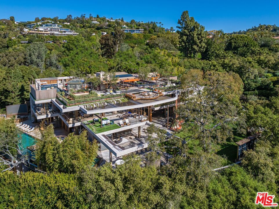 See full size image and slideshow Thumbnail 2