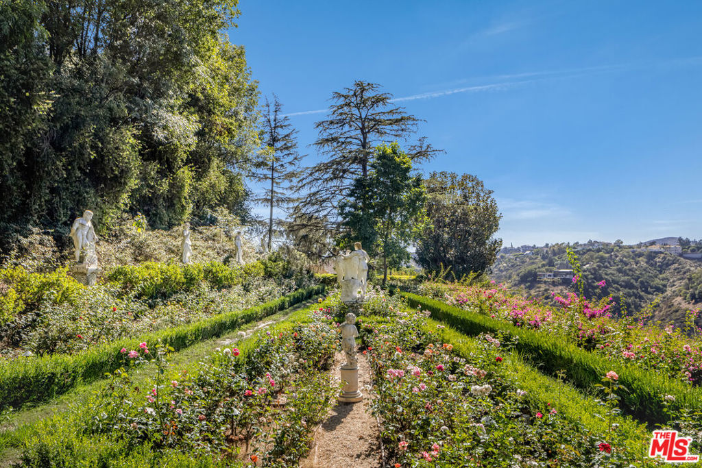 See full size image and slideshow Thumbnail 4