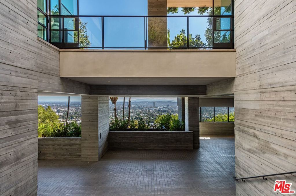 See full size image and slideshow Thumbnail 3