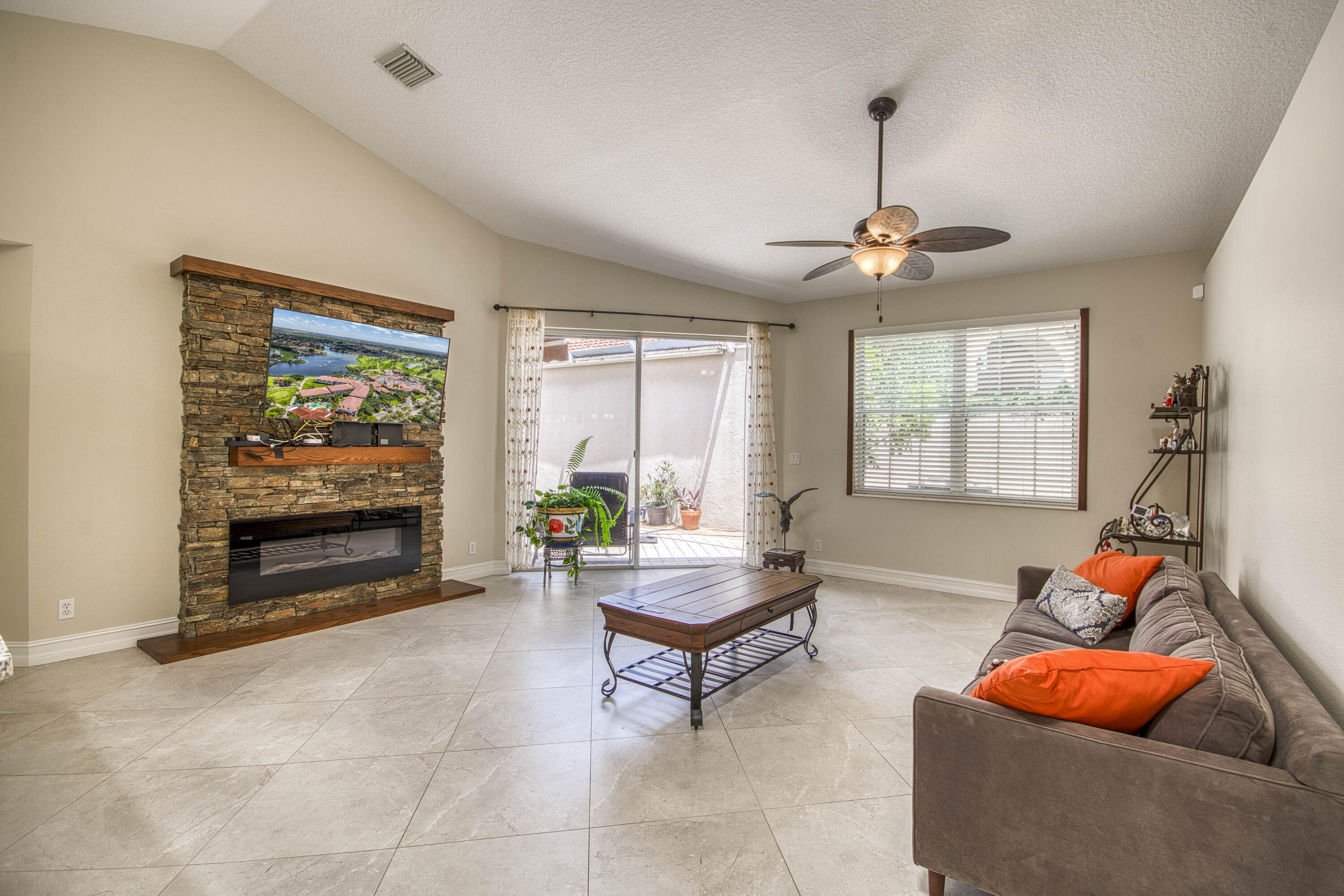 See full size image and slideshow Thumbnail 2