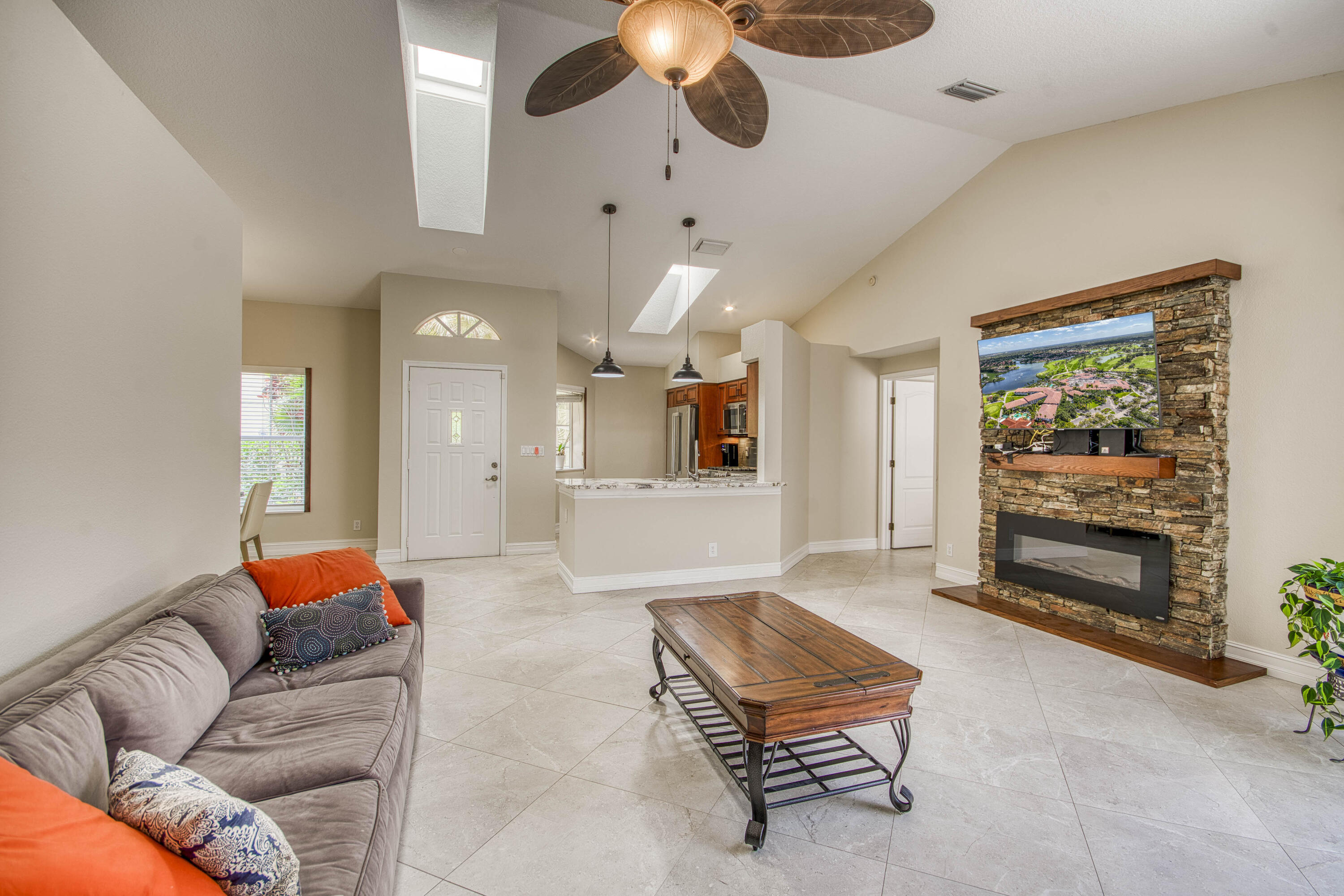 See full size image and slideshow Thumbnail 3
