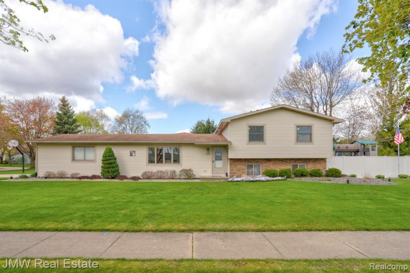 460 Franconian Dr E , Frankenmuth, Michigan 48734 Listing 2200025981