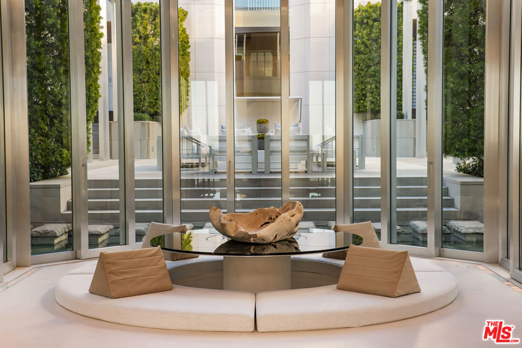 See full size image and slideshow Thumbnail 3