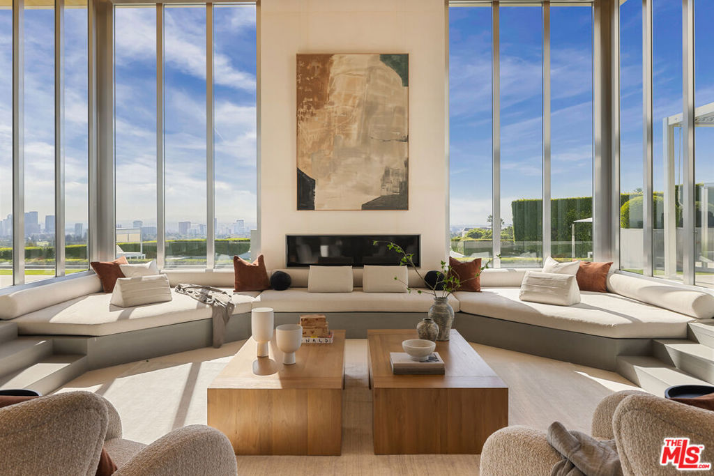 See full size image and slideshow Thumbnail 4