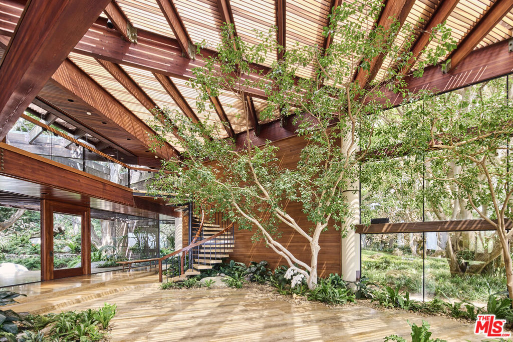 See full size image and slideshow Thumbnail 4