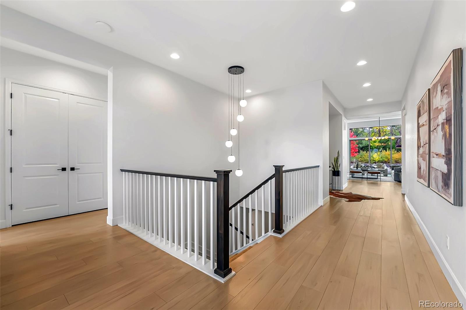 5 Latigo Place interior, Entry & staircase