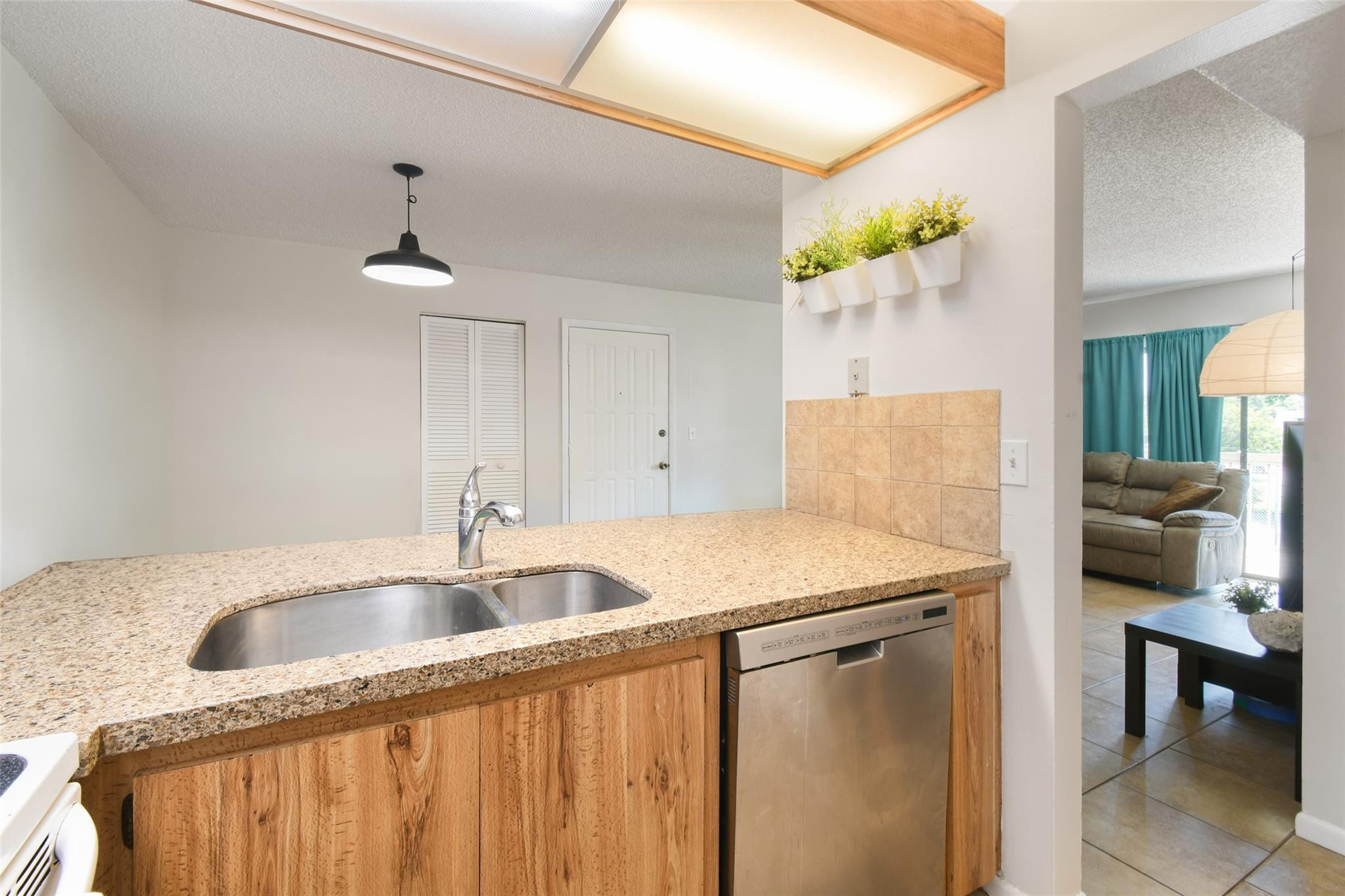 See full size image and slideshow Thumbnail 4