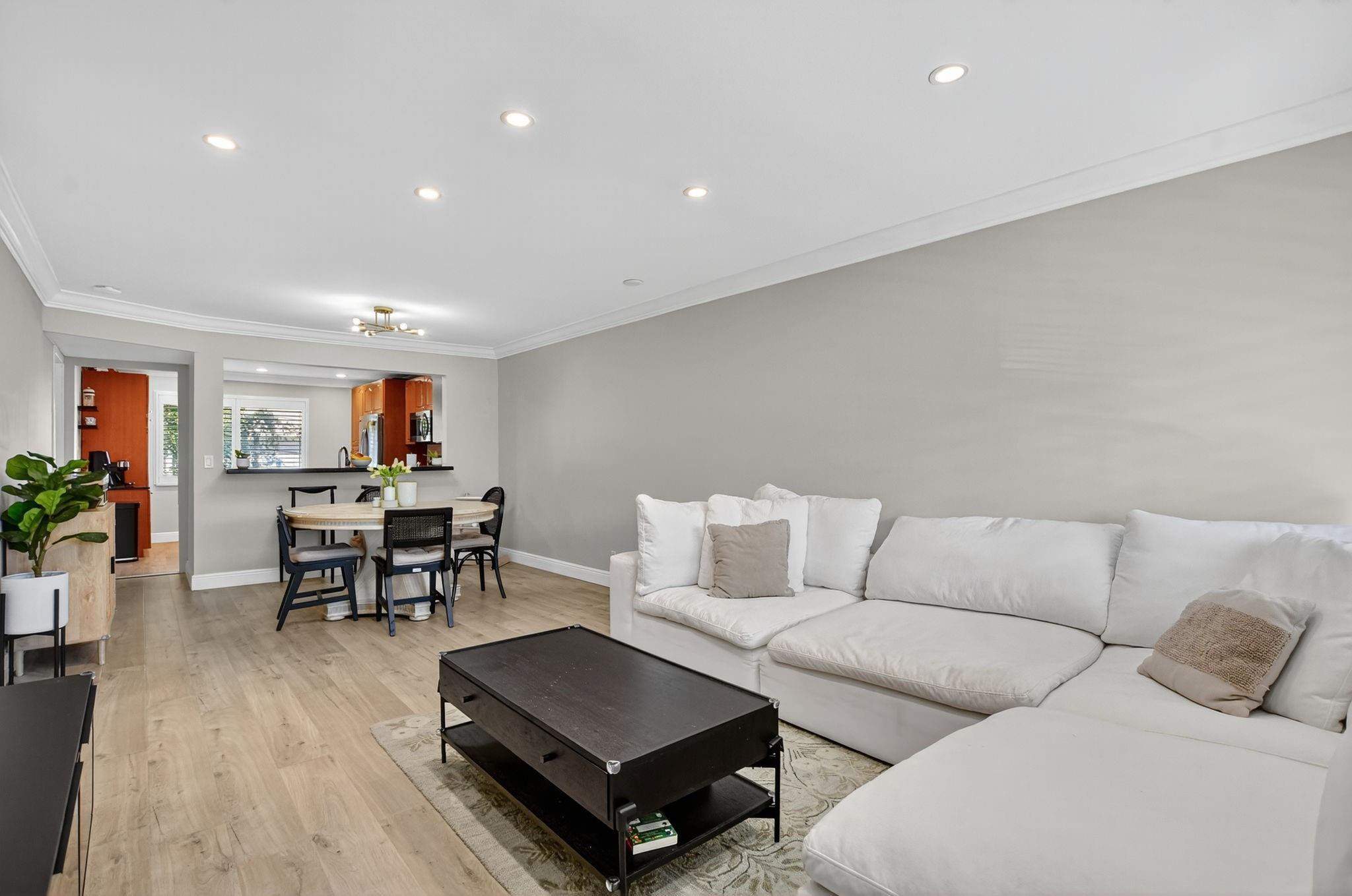 See full size image and slideshow Thumbnail 2