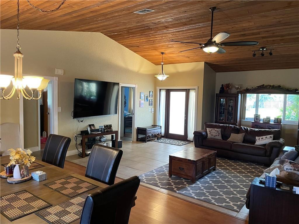 See full size image and slideshow Thumbnail 4