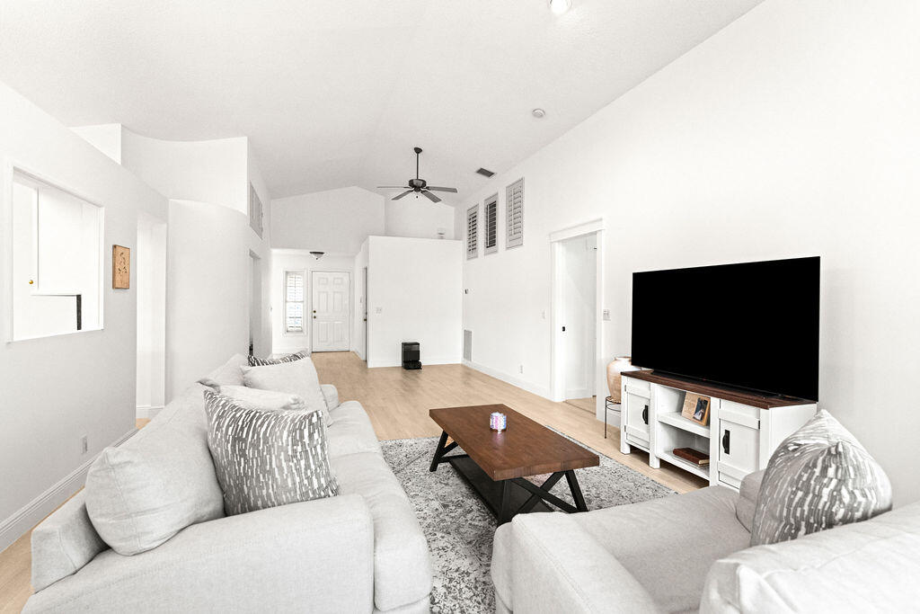 See full size image and slideshow Thumbnail 2