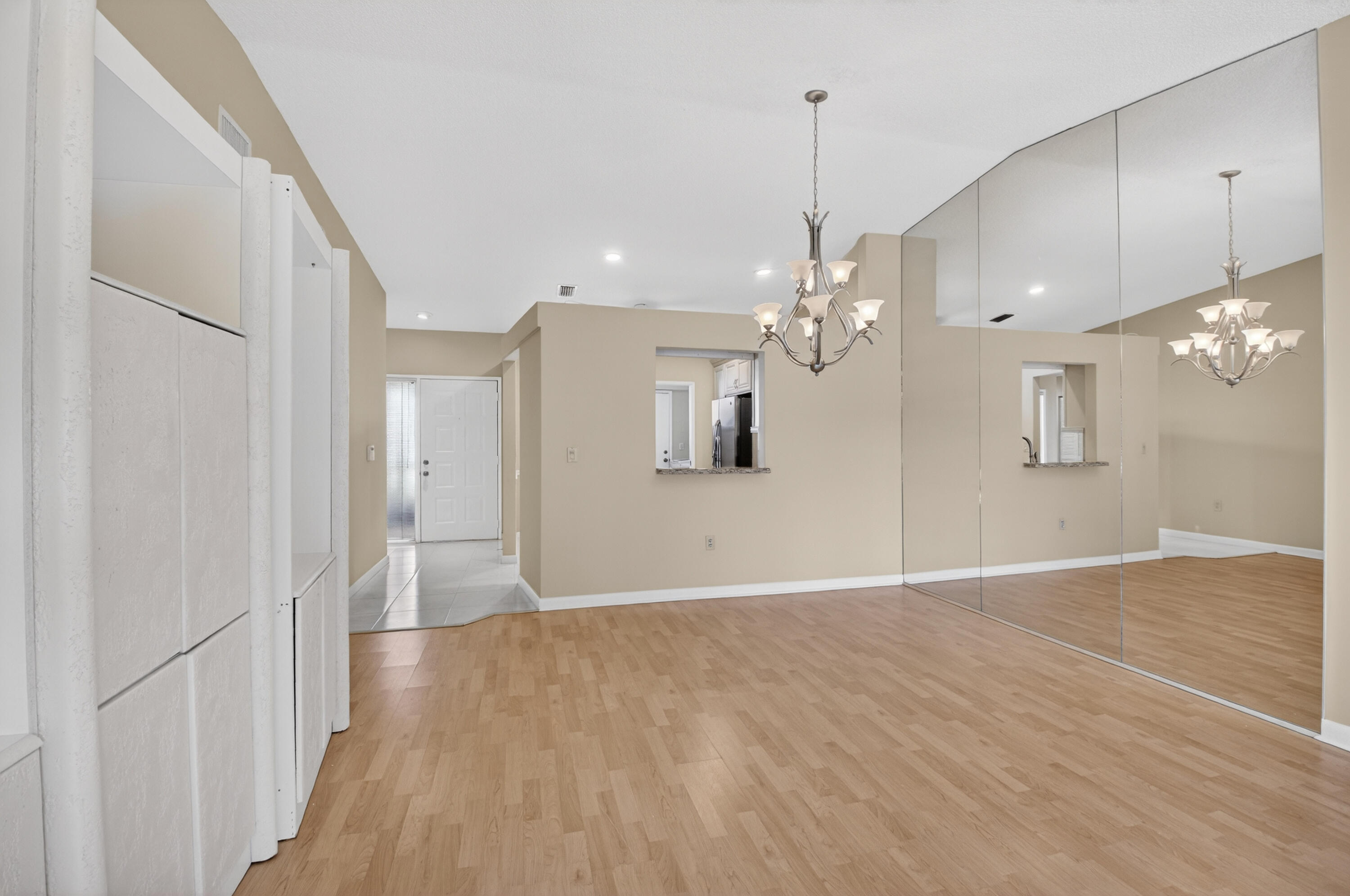 See full size image and slideshow Thumbnail 4