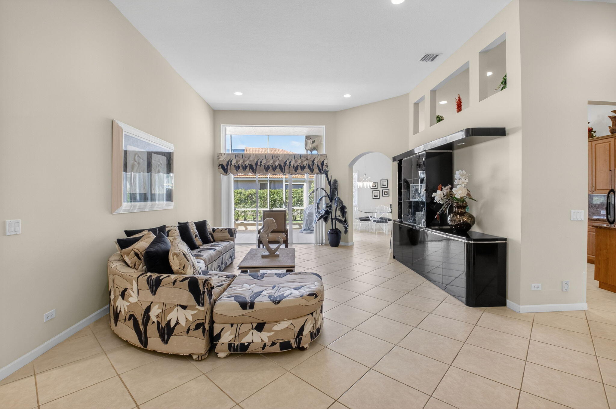 See full size image and slideshow Thumbnail 4