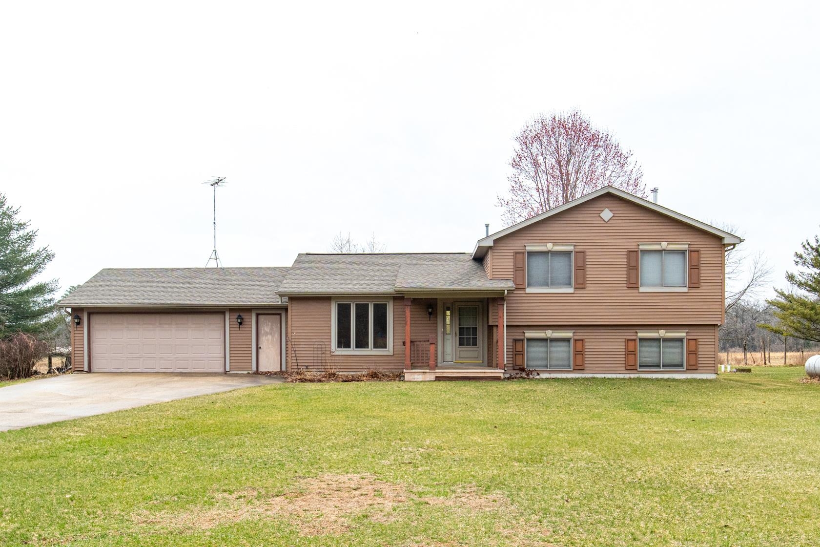 N6677 37TH Avenue, Fremont, Town Of Bloomfield, WI 54940 | $314,900 ...