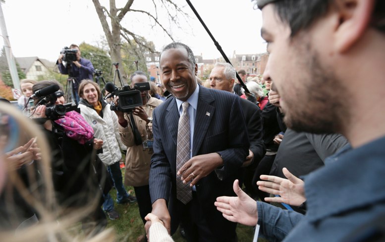 Ben Carson mantiene ejemplos extremos, pese a riesgos La