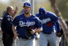 Kershaw poncha a 4 en su primera salida con Dodgers