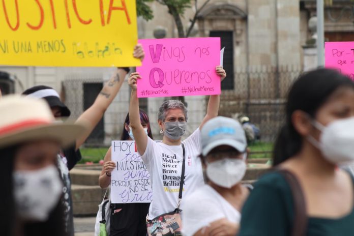 MUJERES