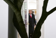 Análisis: Trump muestra no tener límites para retener poder