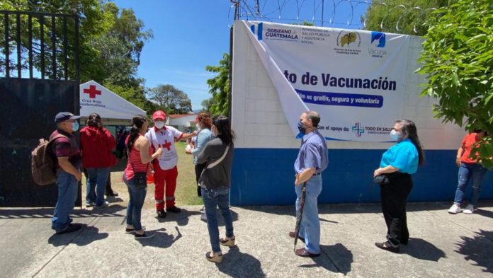 La situación de las vacunas es el peor manejo de una crisis nacional en la historia. Foto La Hora/José Orozco
