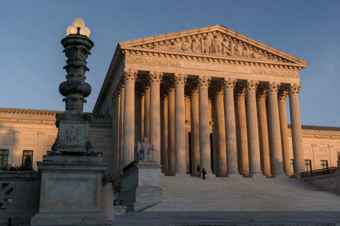 En esta fotografía, se ve el edificio de la Corte Suprema en Washington. Foto La Hora/AP/J. Scott Applewhite.