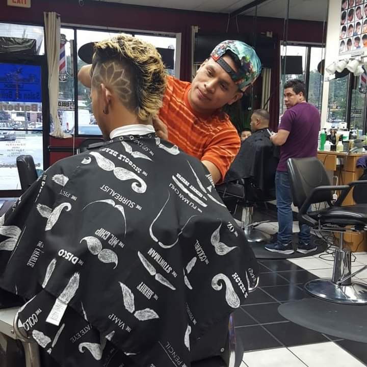 Marcos y su huella en Olintepeque y EE. UU. con sus barberías