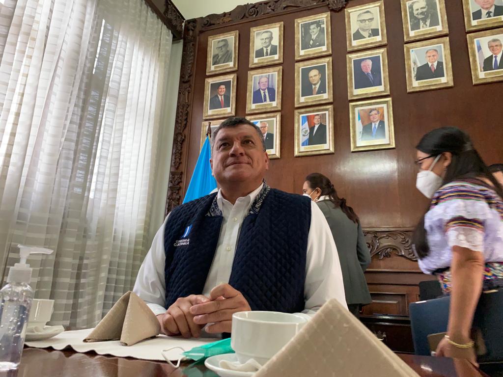 Vicepresidente dice que compra de vacunas “posiblemente” fue tardía