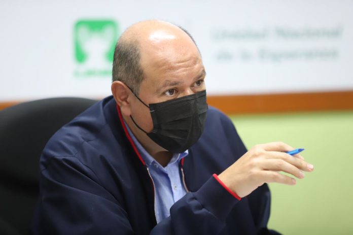 Esta mañana, el diputado Orlando Blanco del bloque UNE, citó funcionarios de distintas carteras para conocer el avance del plan de reconstrucción de los daños ocasionados por las tormentas Eta e Iota. Foto. Congreso.